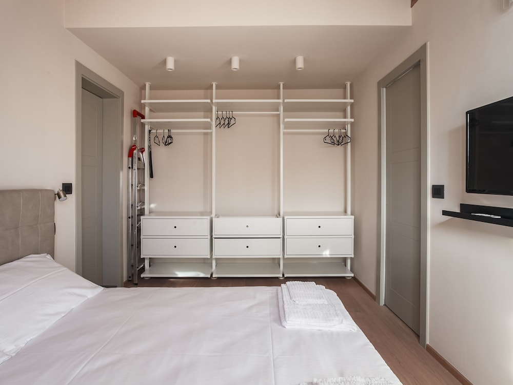 SANT ORSOLA SUITES APARTMENTS