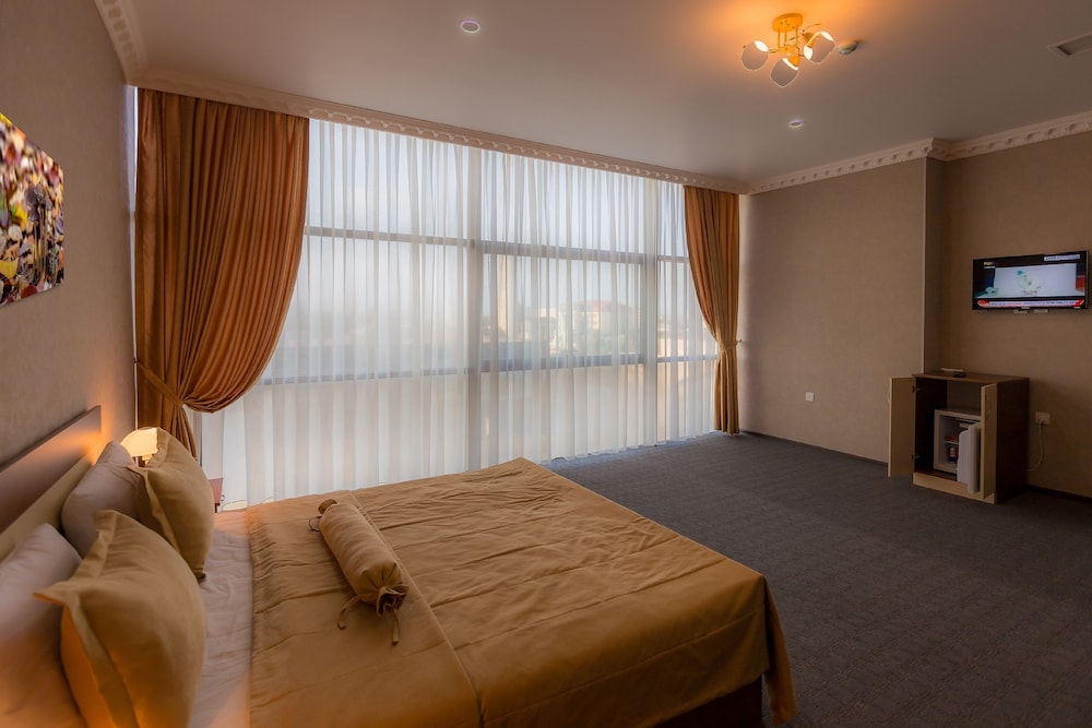 RIVA PLAZA HOTEL
