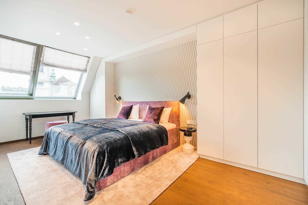 LUXURY RESIDENCE NEAR PARLIAMENT