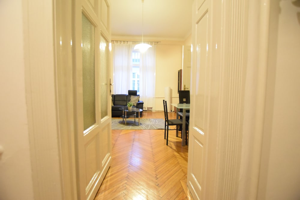 BUDGET APARTMENT BY HI5 - FEHERHAJO