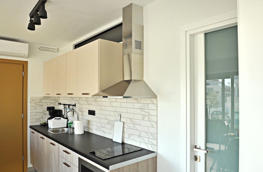 THE ATHENIANS MODERN APARTMENTS