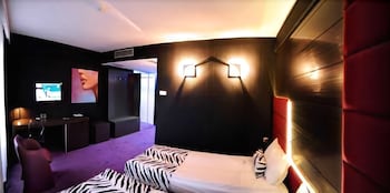 PLAZA V & EXECUTIVE BUSINESS & SPA