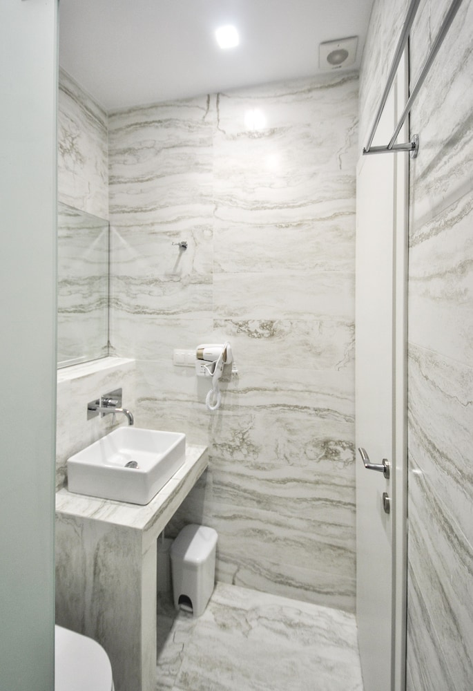 IMERES STUDIOS & APARTMENTS
