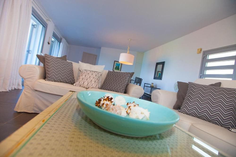HADDOCK BEACH FRONT VILLA