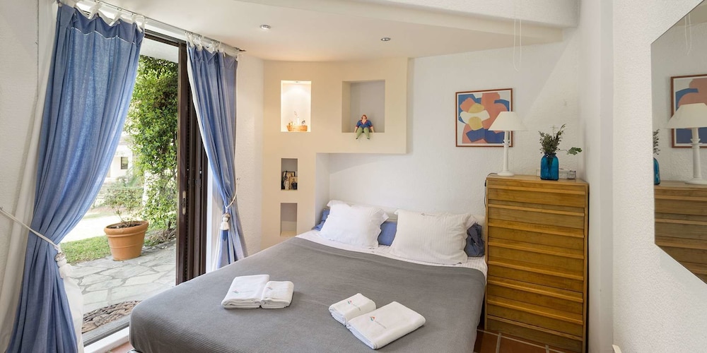 COELO SHARED POOL VILLA