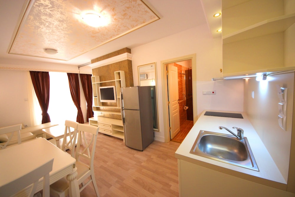 GOLDEN RAINBOW MENADA APART-HOTEL