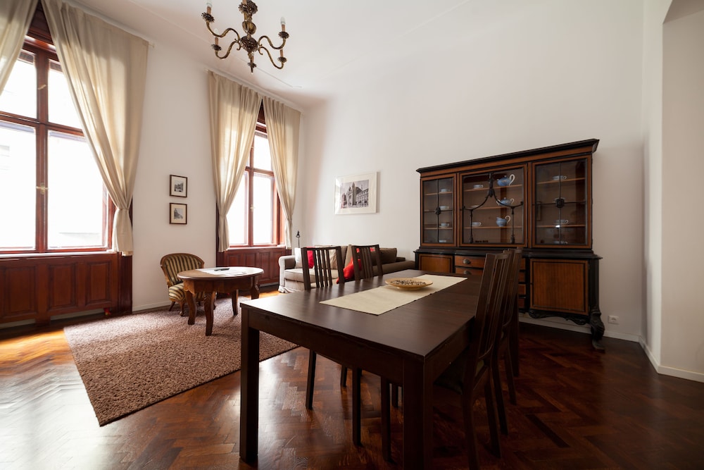 KADAR APARTMENTS
