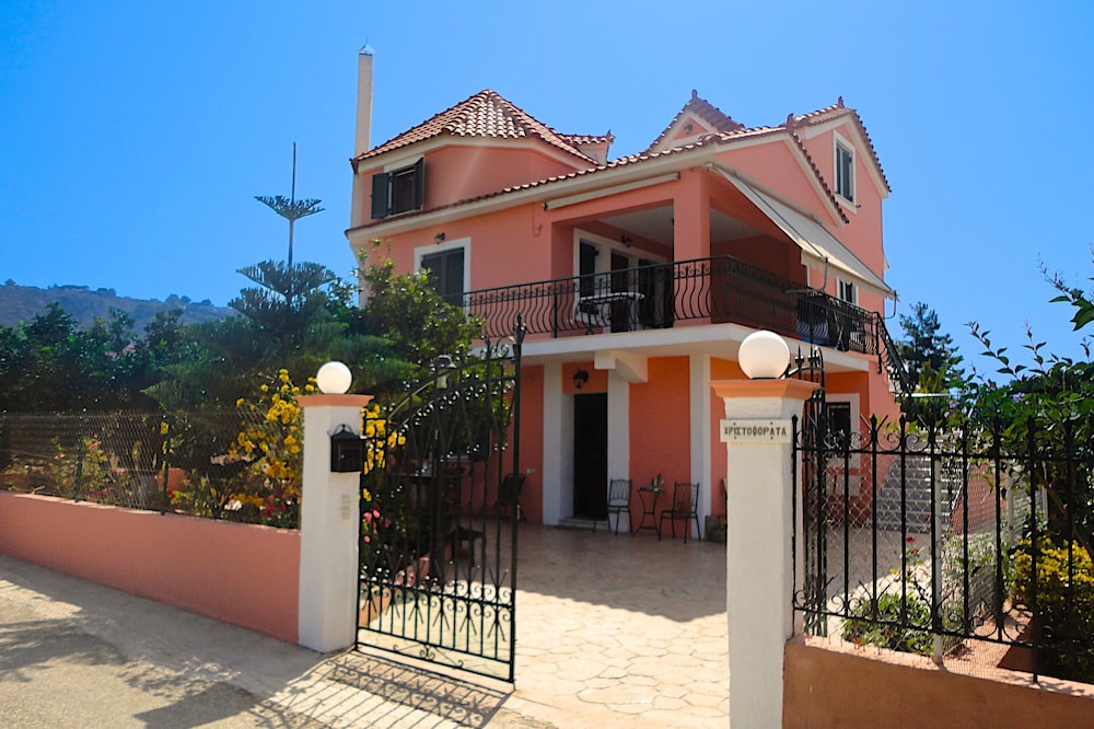 ARTEMIS APARTMENT