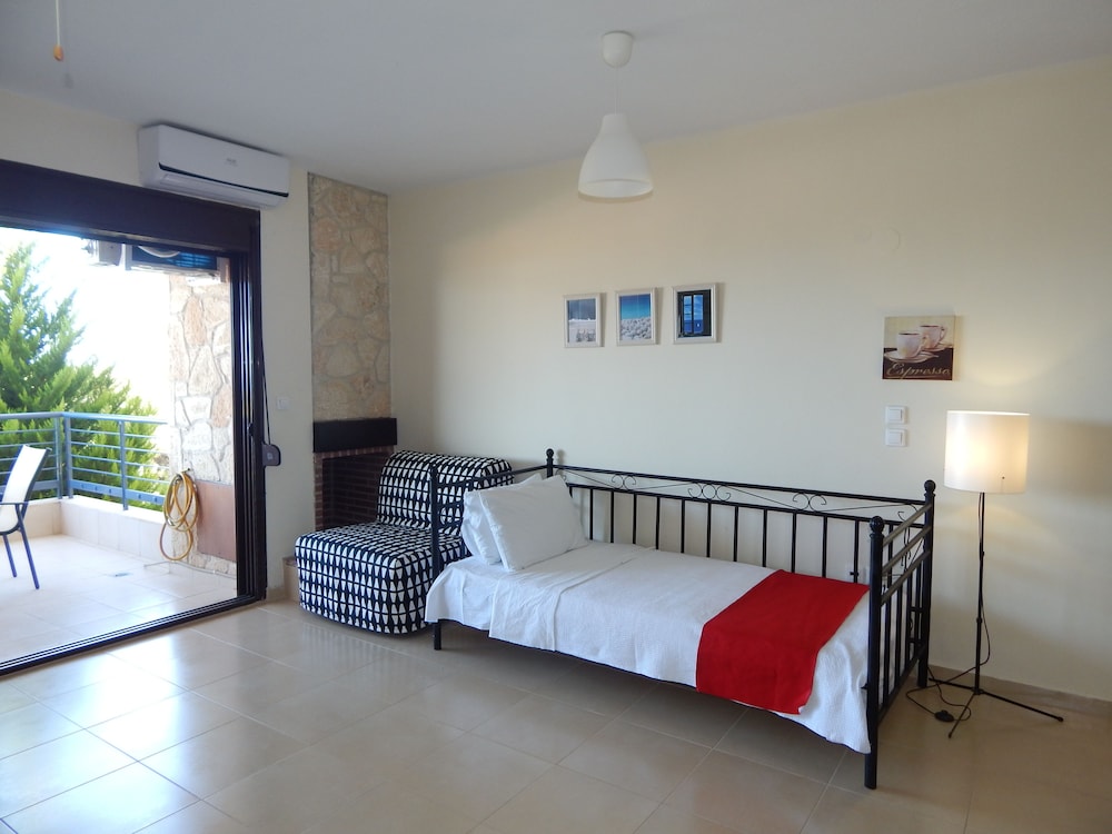 KRIPIS STUDIO PALIOURI
