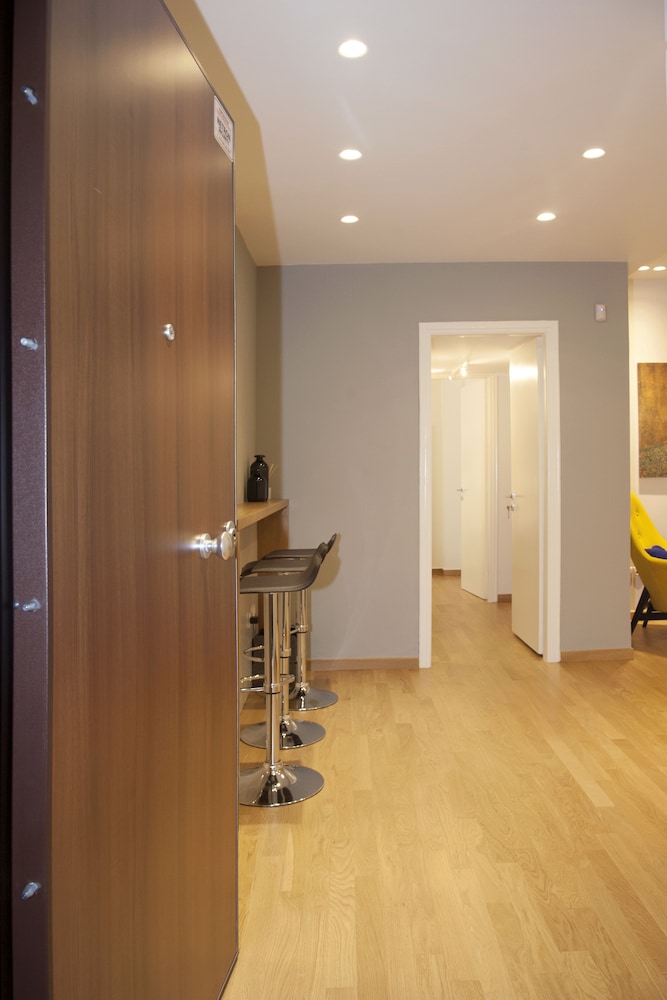 HIEND RENOVATED KOLONAKI FLAT