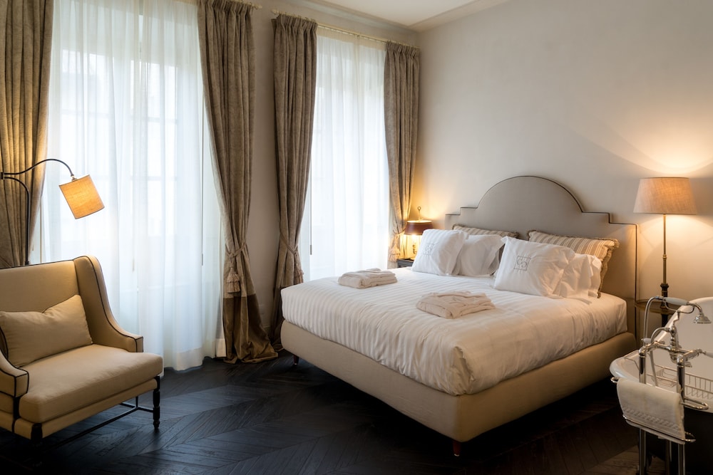 CORTE CALZAIUOLI ELEGANT SUITES