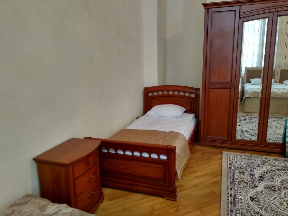 AMADEO APARTMENTS