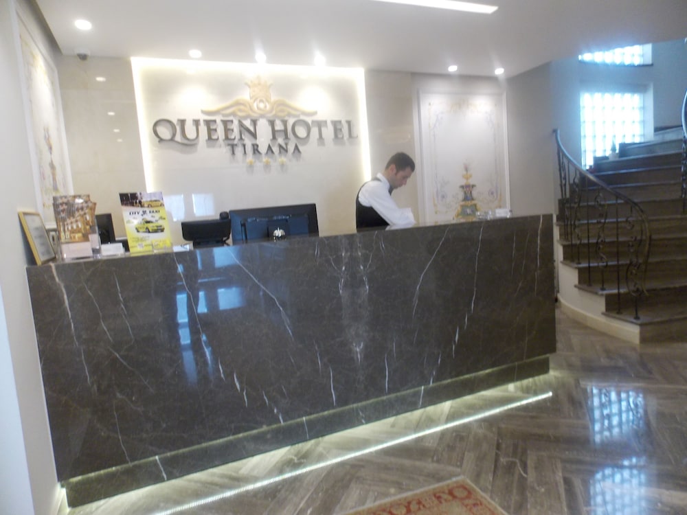 QUEEN HOTEL
