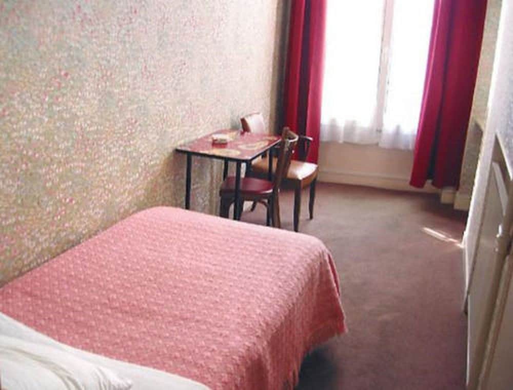 HOTEL TIQUETONNE