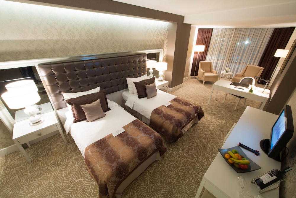 TRIUMPH CITY HOTEL & RESIDENCES