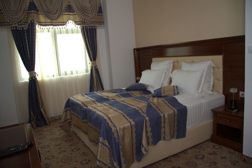 PIK ELEGANCE