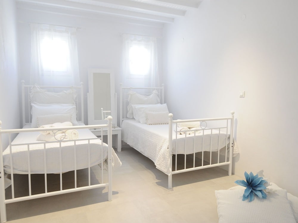 BEAUTIFUL VILLA, 50 M FROM BEACH AND CLOSE TO OTHER BEAUTIFUL BEACHES ON MYKONOS