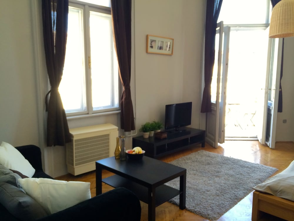 BUDGET APARTMENT BY HI5 - OKTOBER 6. STREET 4.