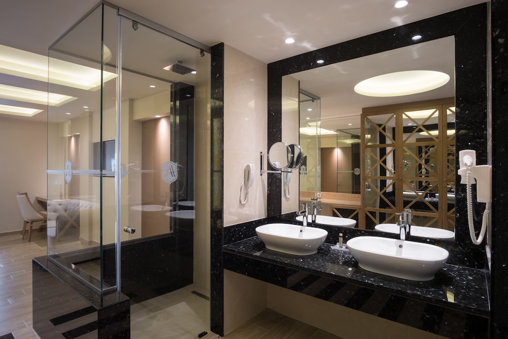 AVALON HOTEL - ADULTS ONLY