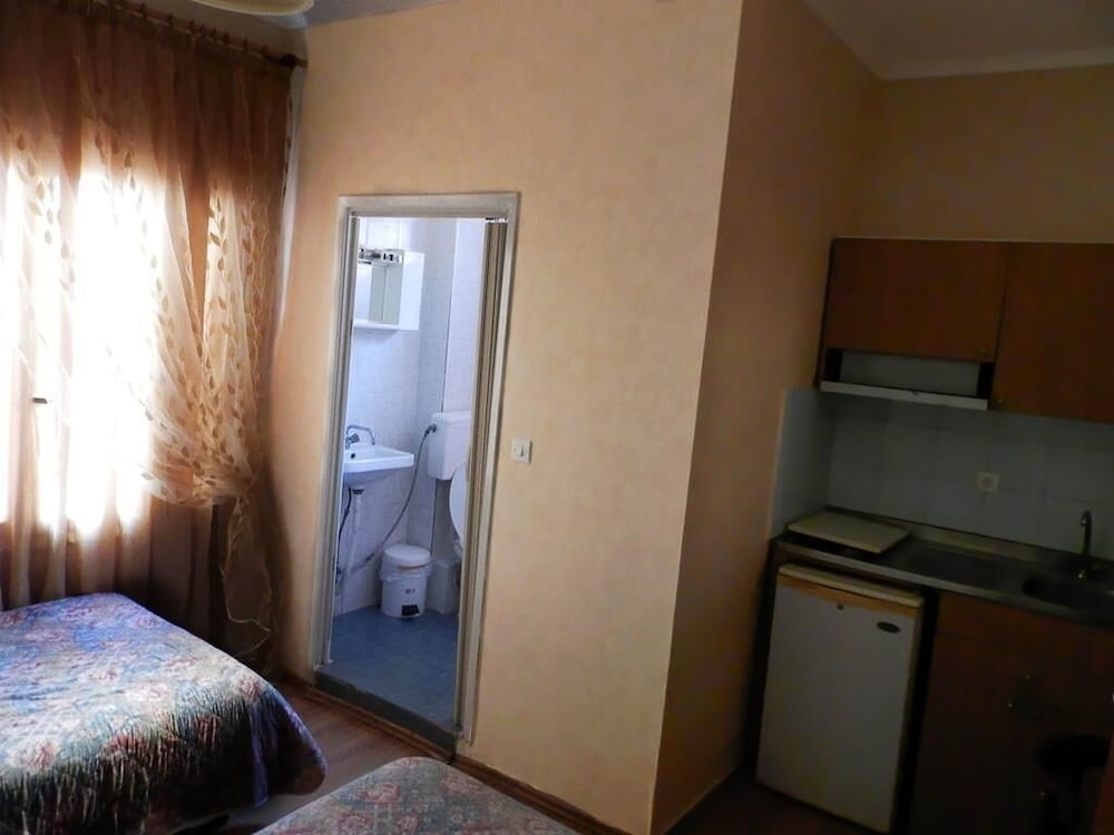 AKANTHOS HOTEL