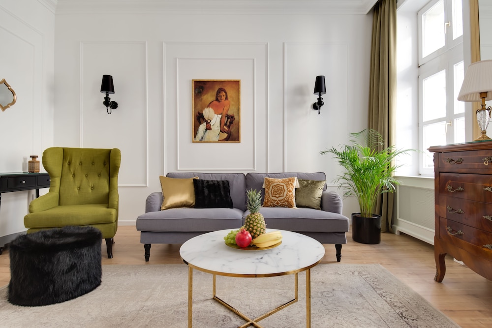 CHESTNUT & ELIZA SUITES - SUPERIOR HOMES