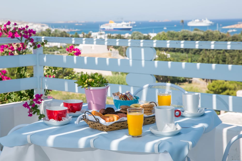 PYRGAKI HOTEL