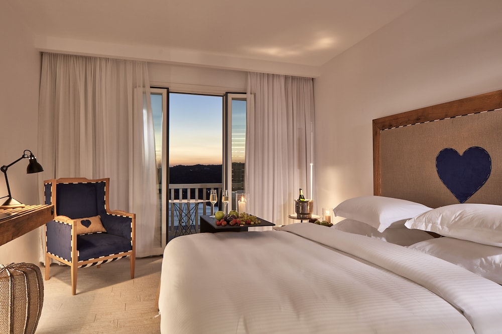 MYCONIAN IMPERIAL - LEADING HOTELS OF THE WORLD