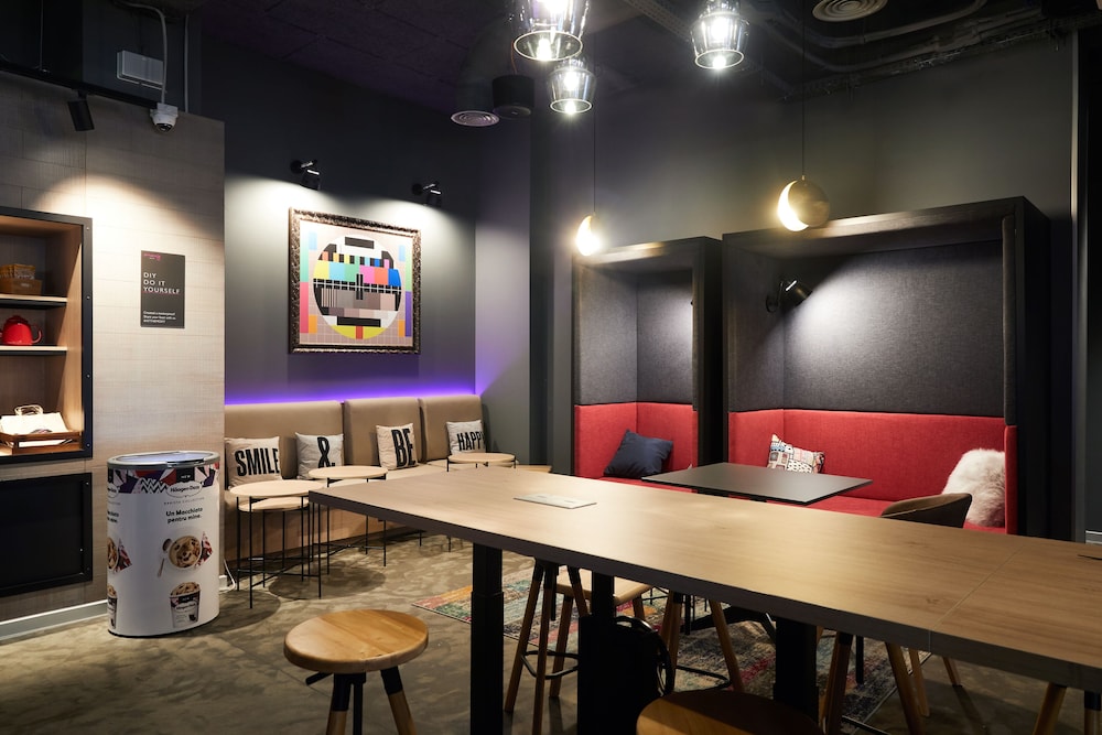 MOXY BUCHAREST OLD TOWN