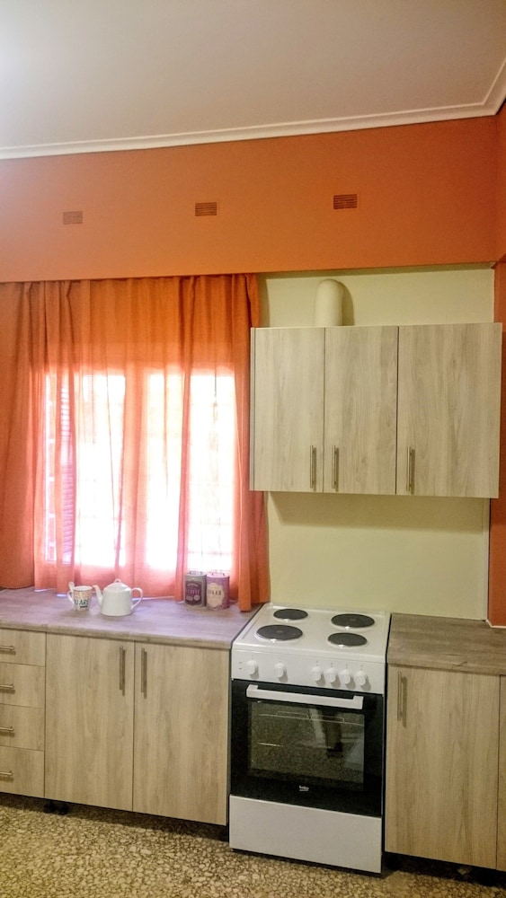 SPACIOUS APARTMENT IN ATHENS