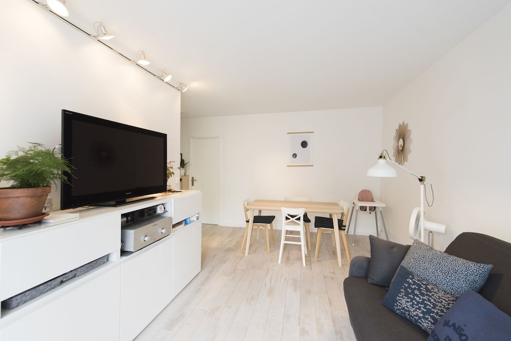 CONTEMPORARY NEAR BASTILLE