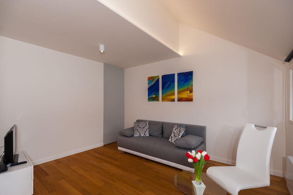 DESIGNER PRAGUE CITY APARTMENTS
