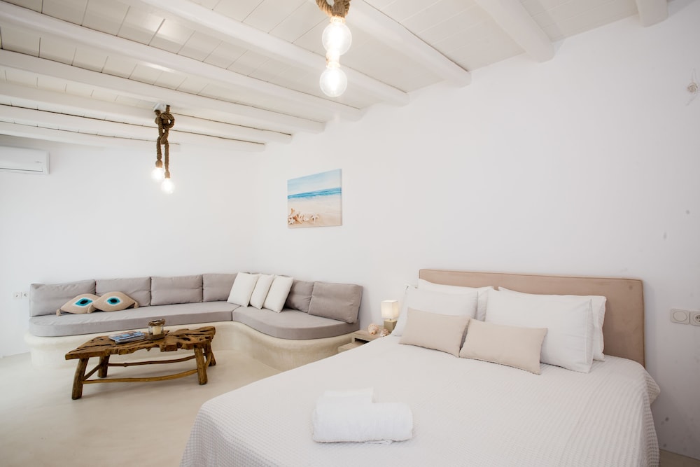 ARGIRO'S GORGEOUS STUDIO IN CYCLADIC
