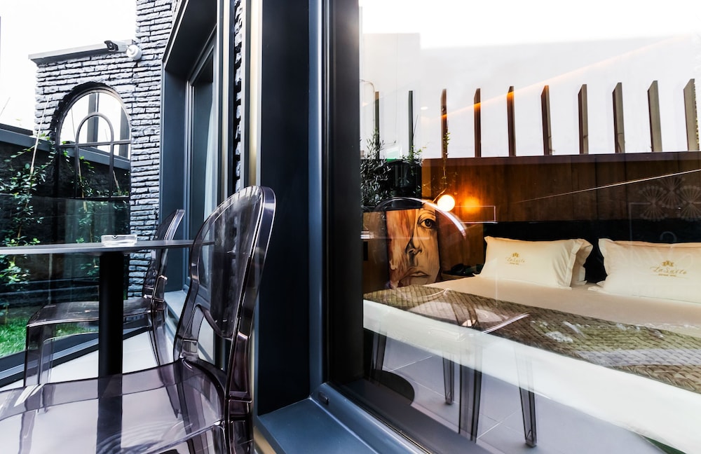LA SUITE BOUTIQUE HOTEL