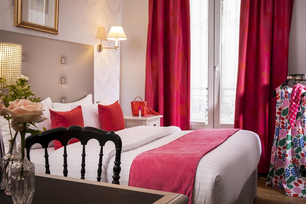 HOTEL PLAZA ELYSÉES