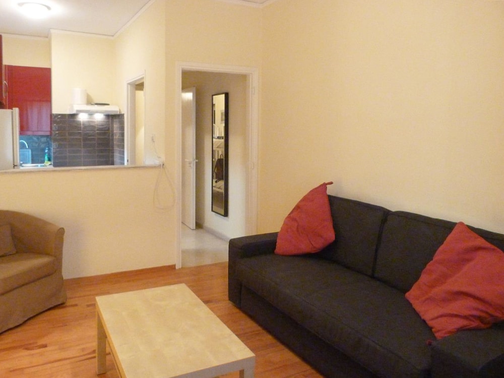 HOMELY SPACIOUS STUDIO CLOSE TO THE SEAFRONT
