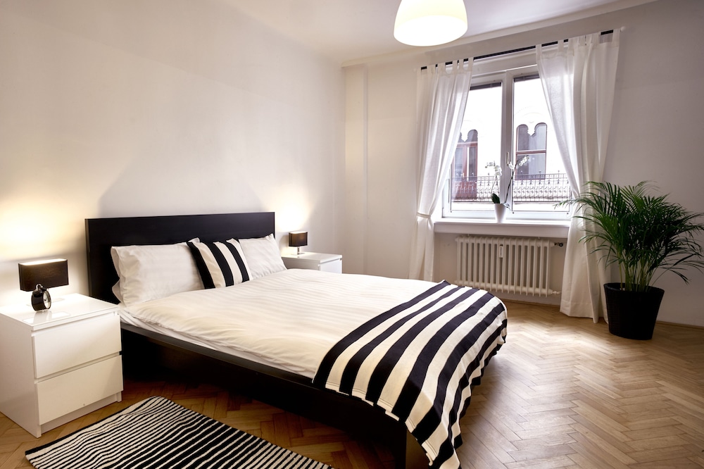 OPERASTREET.COM APARTMENTS
