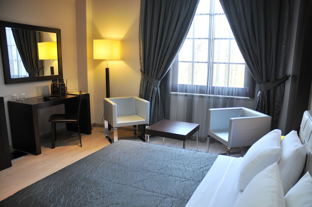 MONARC HOTEL