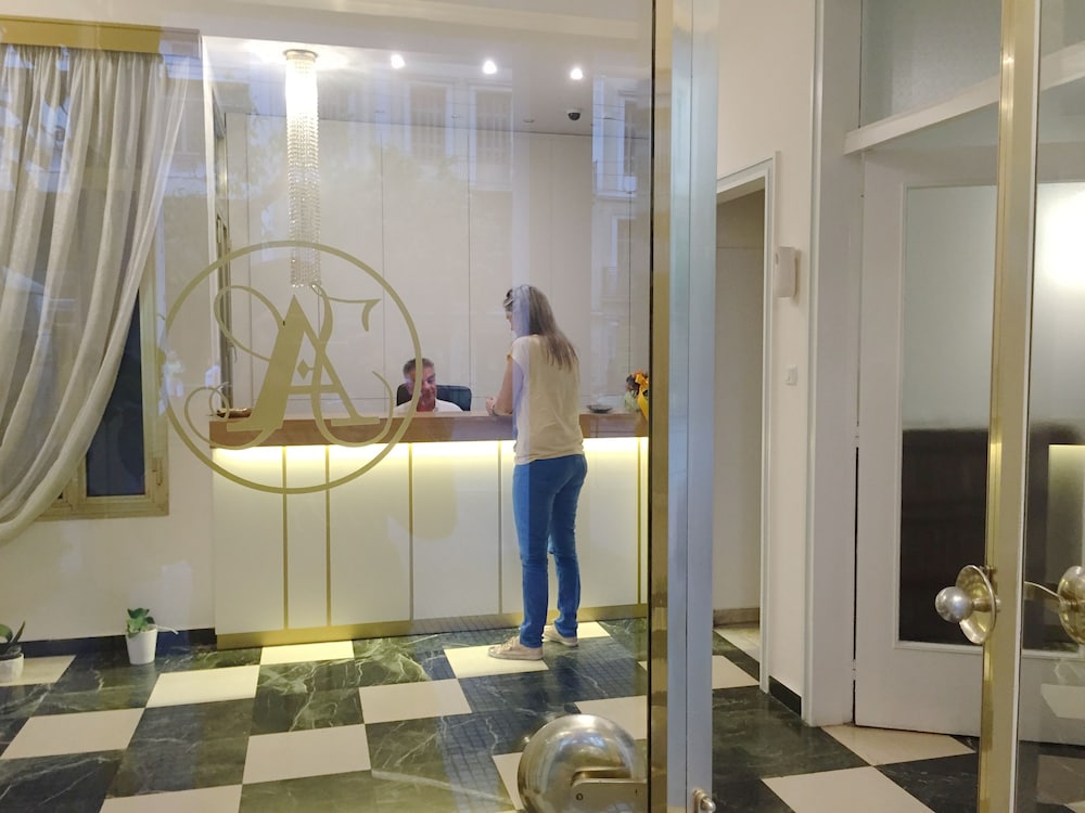 ARES ATHENS HOTEL