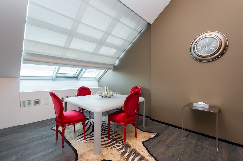 EMPIRENT GRAND CENTRAL APARTMENTS