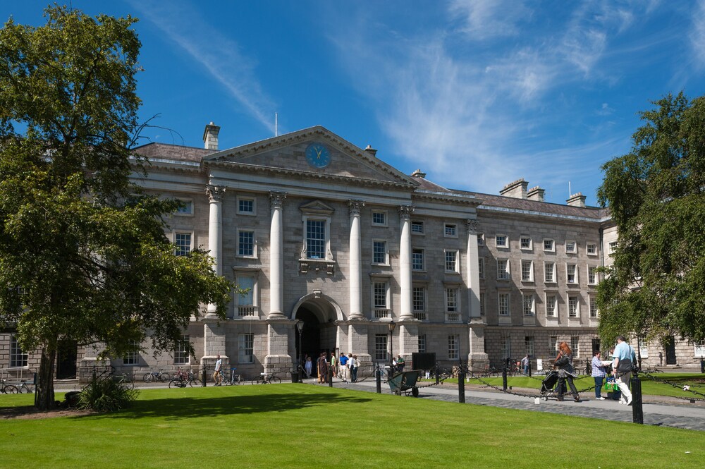ST STEPHENS GREEN APARTMENT