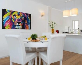 CLEAR 3BR NEAR BOGRASHOV BY HOLYGUEST