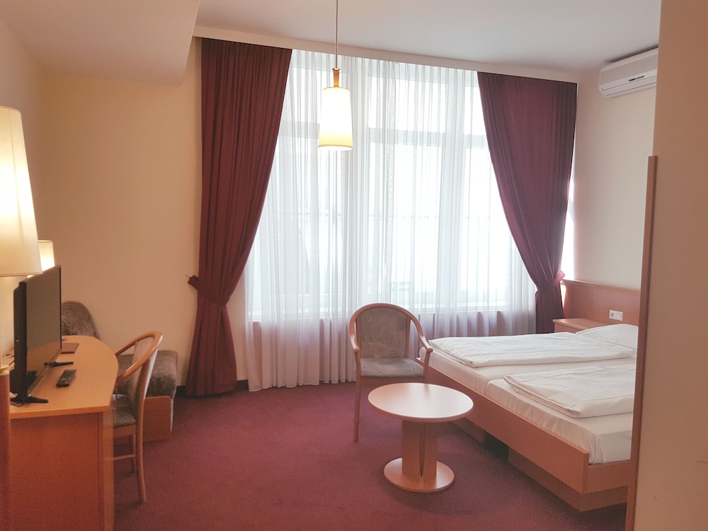 HAYDN HOTEL
