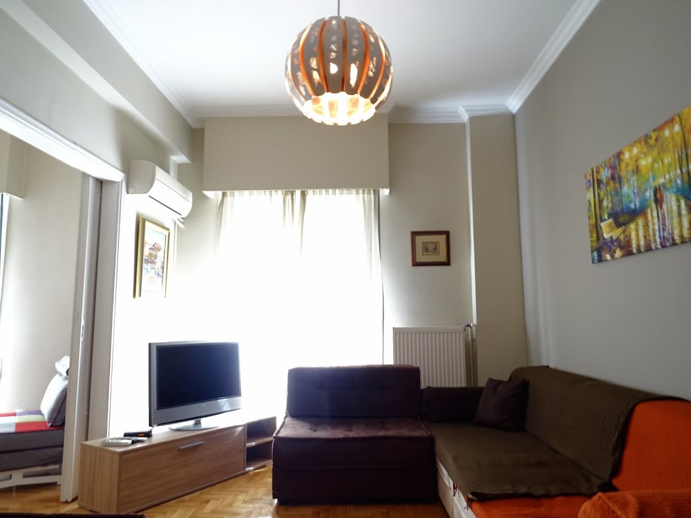 CHIC CENTRAL APT IN EVANGELISMOS METRO