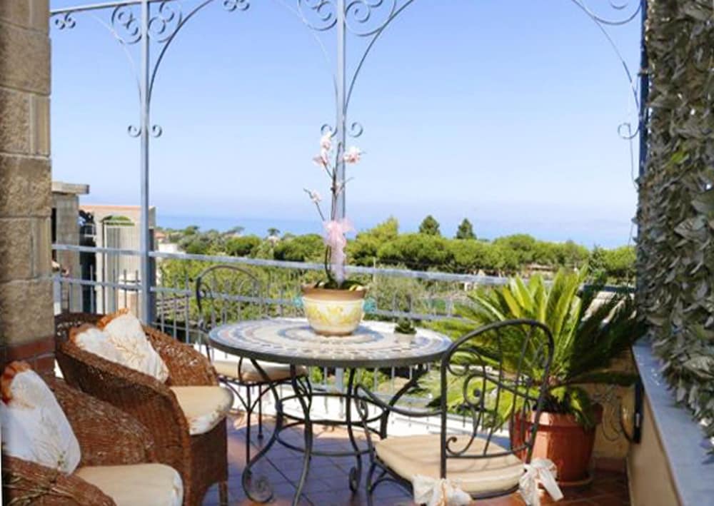 APARTMENT WITH 2 BEDROOMS IN PIANO DI SORRENTO WITH WONDERFUL SEA VIE