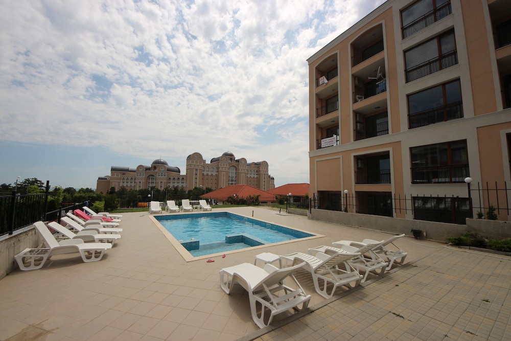 MENADA APARTMENTS IN VILLA YURTA