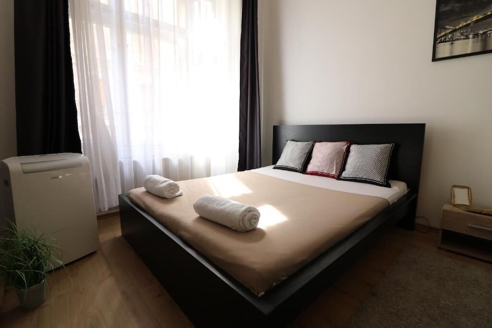 REAL APARTMENTS WESSELENYI 10
