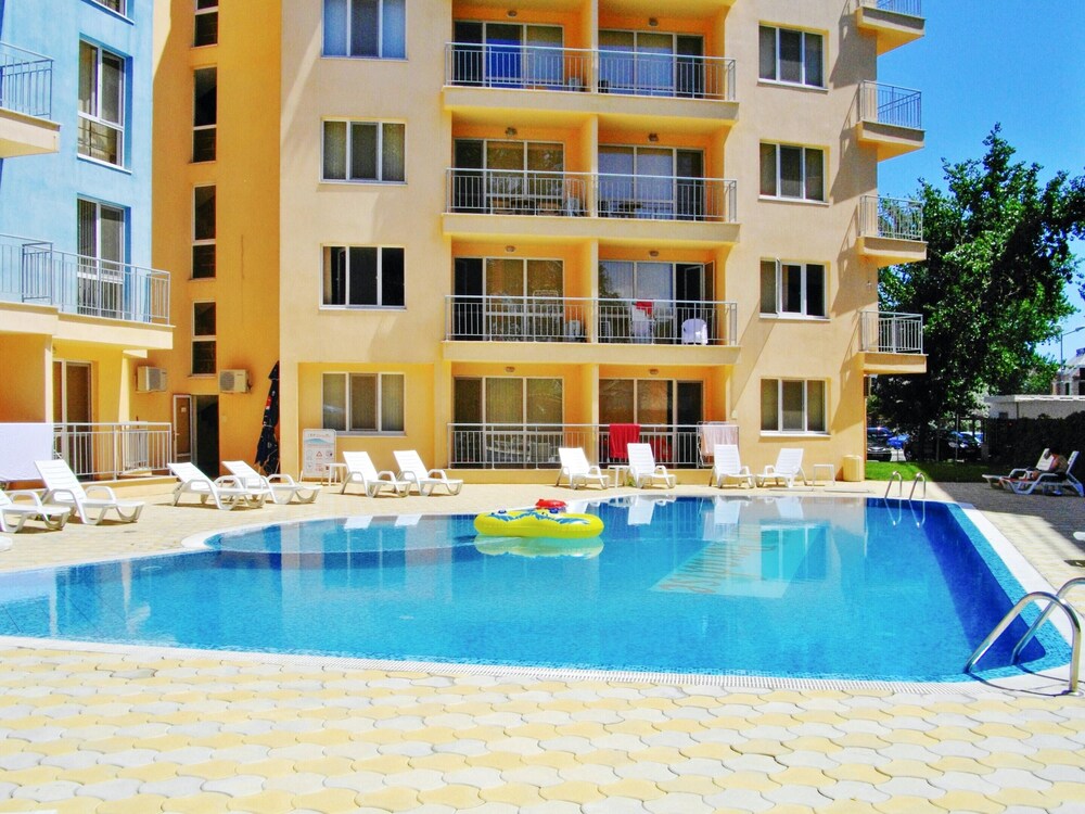 APARTMENT WITH ONE BEDROOM IN SLANTCHEV BRIAG, WITH WONDERFUL CITY VIEW, SHARED POOL, BALCONY - 600 M FROM THE BEACH