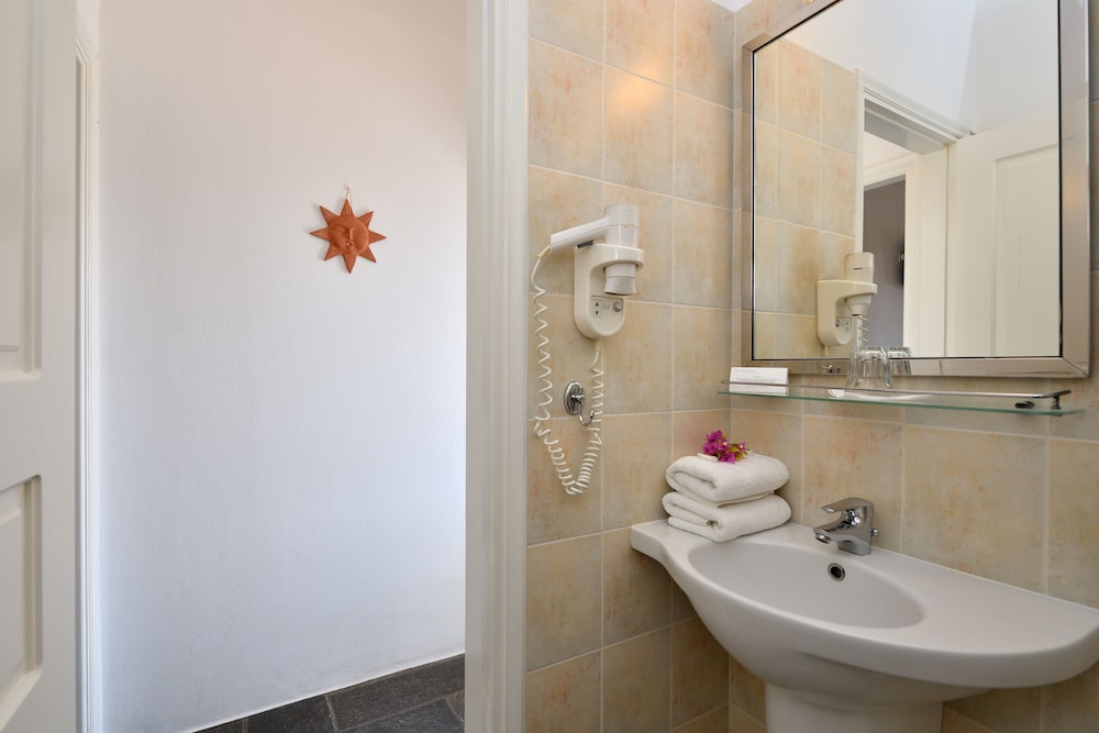 KALYPSO STUDIOS & APARTMENTS