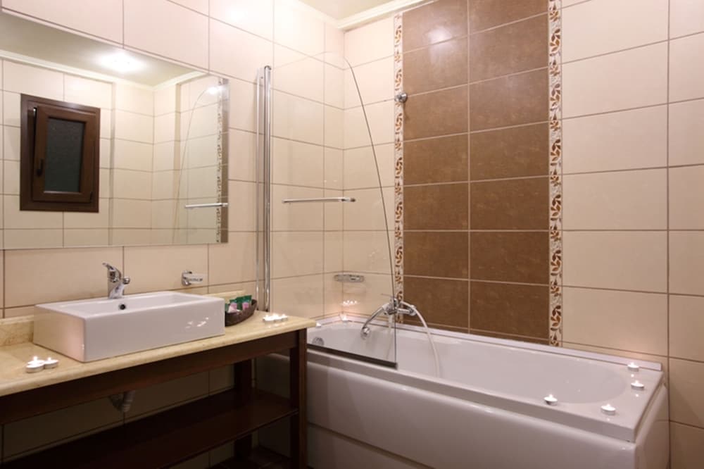 SKOPELOS HOLIDAYS HOTEL AND SPA
