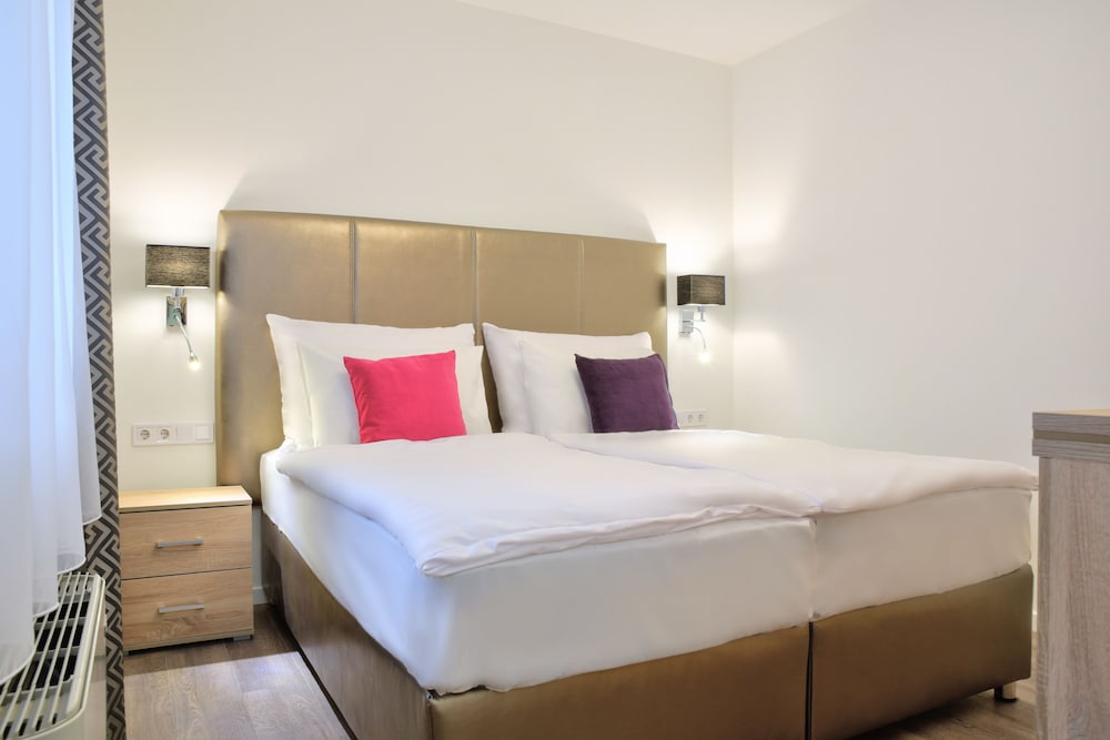 CHERRY APARTMENTS PALACE QUARTER